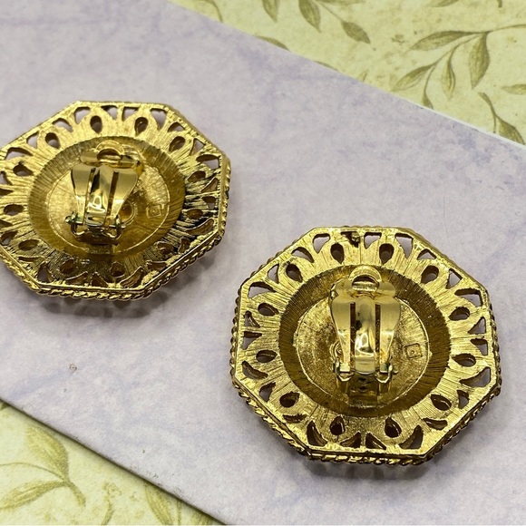 AVON Barrera Gold Tone Leaves Clip-on Earrings Jose Maria Barrera For AVON 1989 - Picture 3 of 10